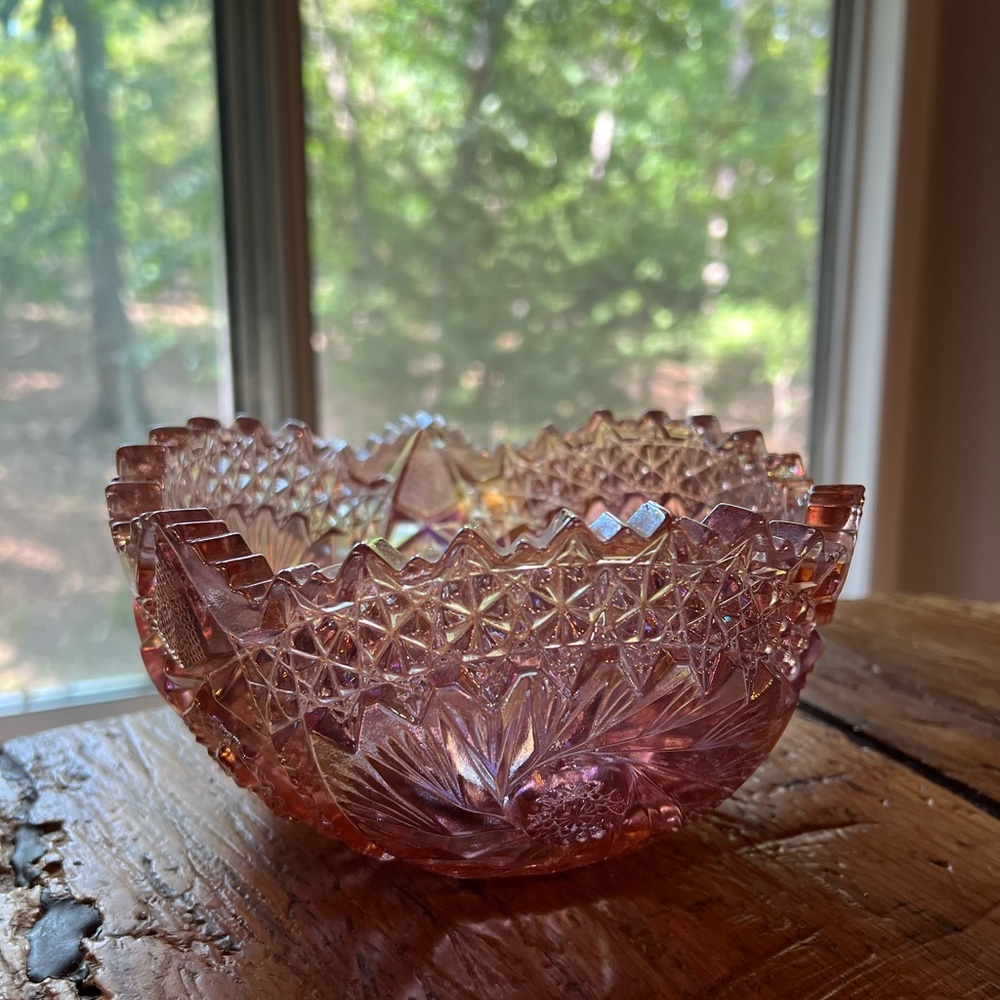 L.E Smith Smith carnival glass bowl - pale pink - comet in the stars